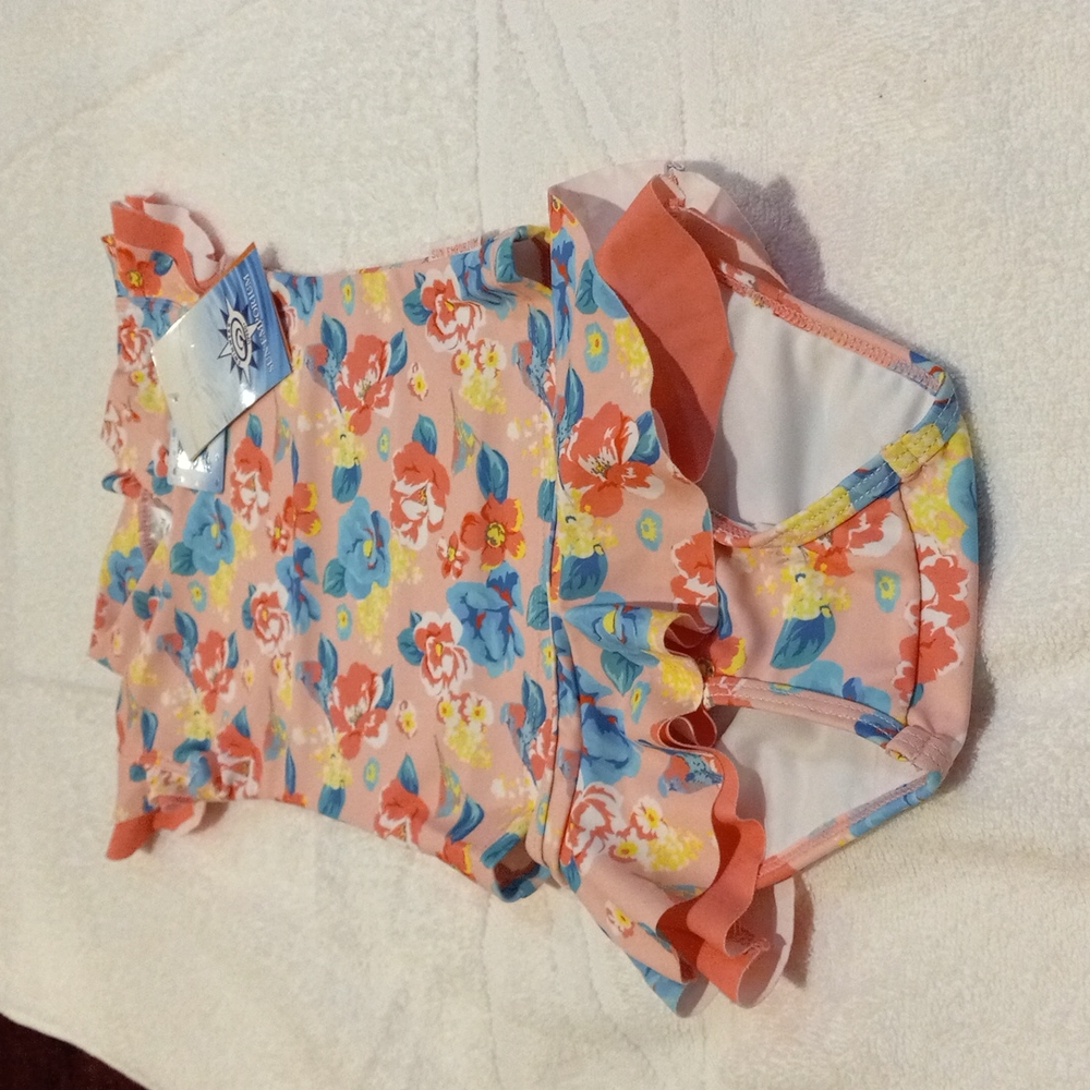NWT 2PC  SWIM SUIT W/ 50 +UV PROTECTION